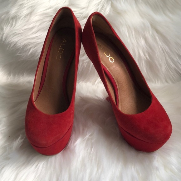 Used red Aldo gravity defying wedge - Picture 4 of 8